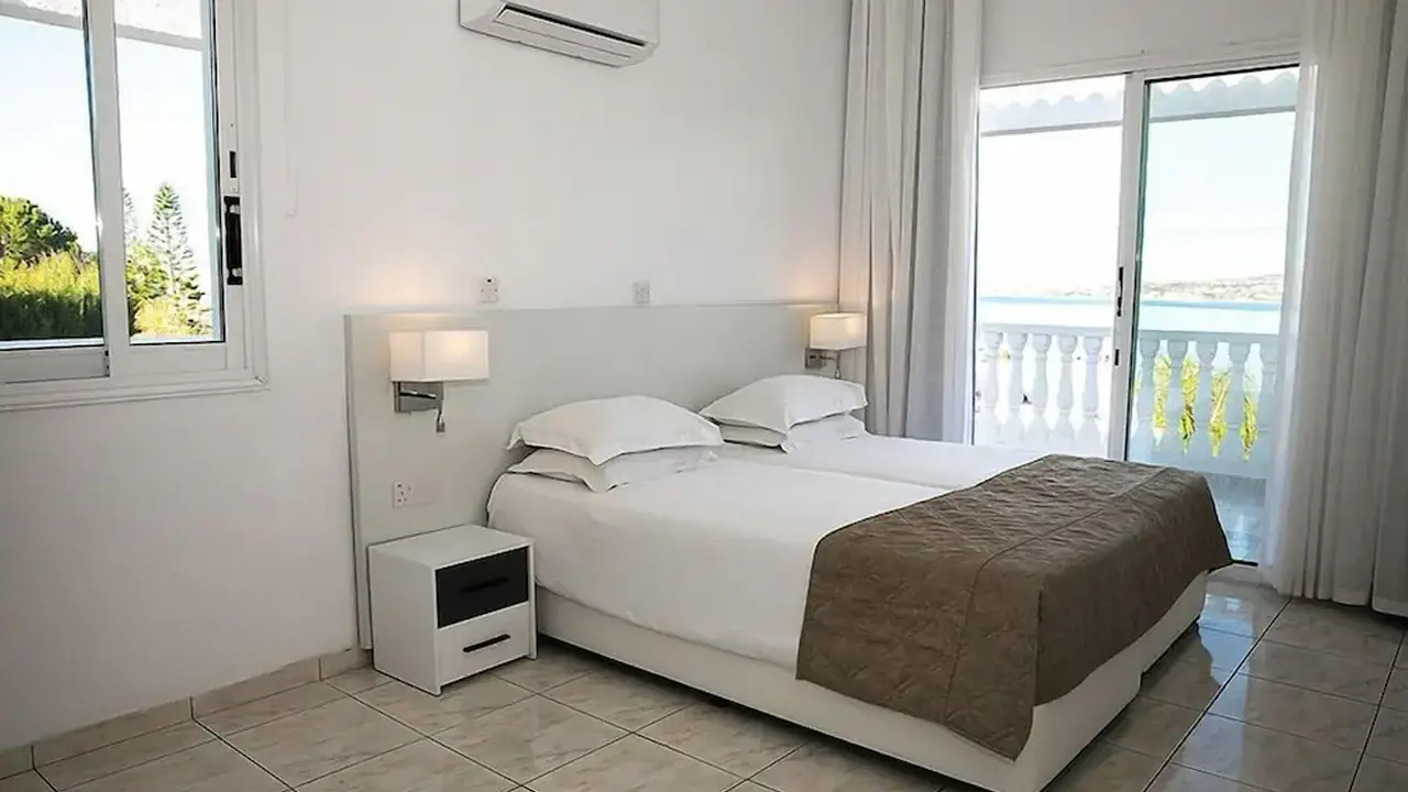 Theo Sunset Bay Hotel