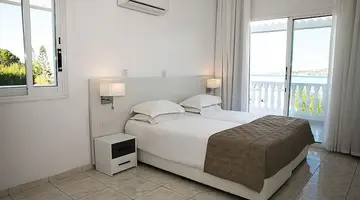 Theo Sunset Bay Hotel