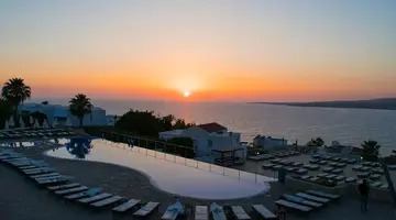 Theo Sunset Bay Hotel