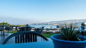 Theo Sunset Bay Hotel