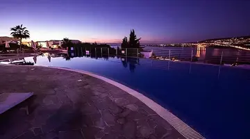 Theo Sunset Bay Hotel