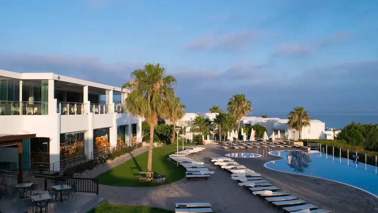 Theo Sunset Bay Hotel