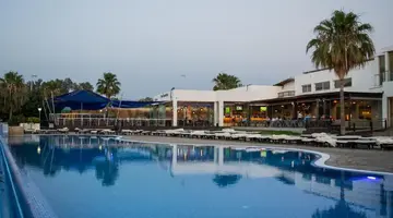 Theo Sunset Bay Hotel