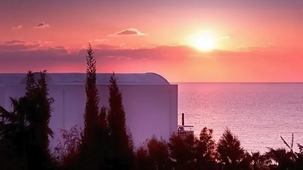 Theo Sunset Bay Hotel