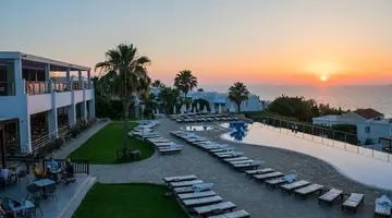 Theo Sunset Bay Hotel