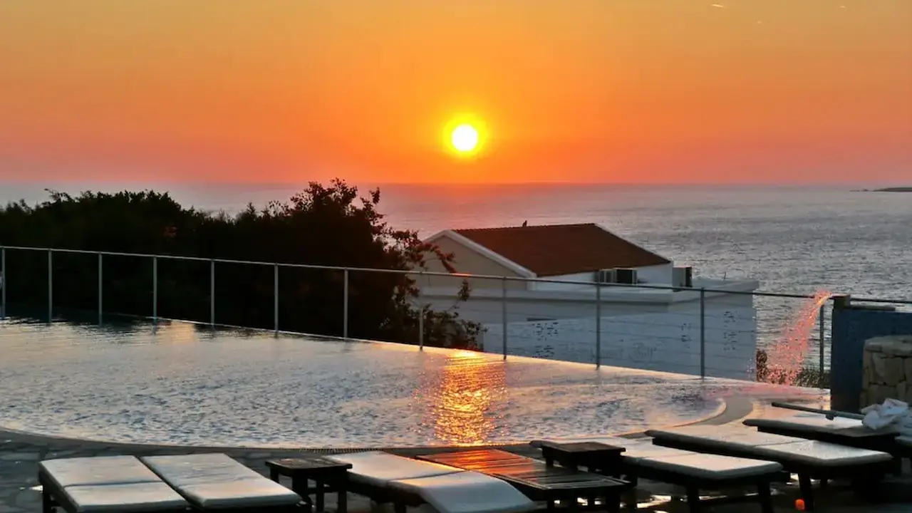Theo Sunset Bay Hotel