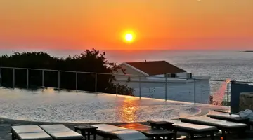 Theo Sunset Bay Hotel