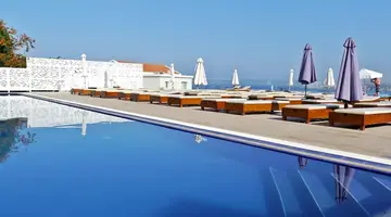 Theo Sunset Bay Hotel