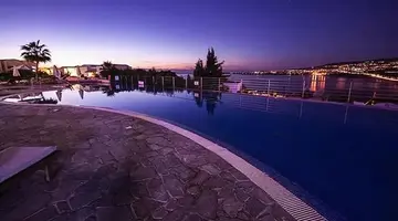 Theo Sunset Bay Hotel
