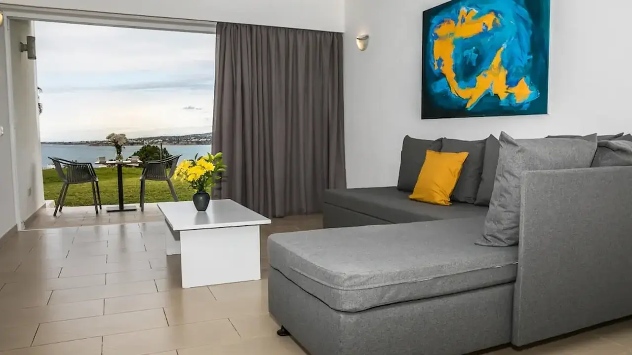 Theo Sunset Bay Hotel