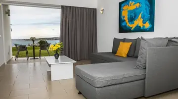 Theo Sunset Bay Hotel
