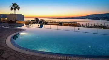 Theo Sunset Bay