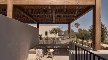 Theros All Suite Hotel