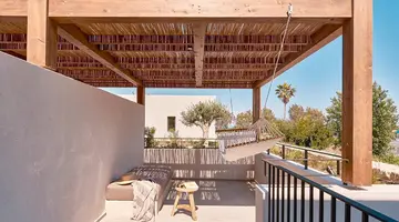 Theros All Suite Hotel