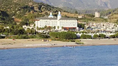Throne Beach