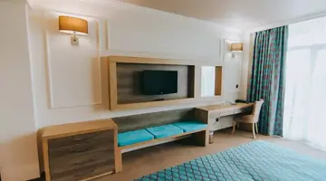 Tiara Beach