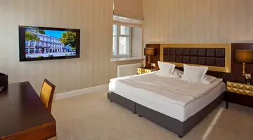 Tiffi Old Town Hotel