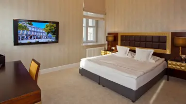 Tiffi Old Town Hotel