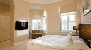 Tiffi Old Town Hotel
