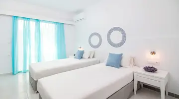 Tinas Plus Hotel