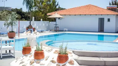 Tinas Plus Hotel