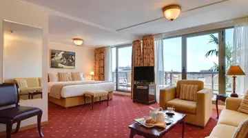 Titania Hotel