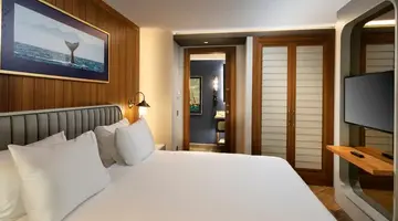 Titanic Deluxe Lara