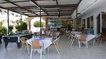 Tivoli Hotel and Apartments