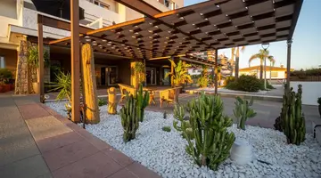 TMK Flora Park Adults Only