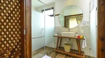 TOA Hotel & Spa