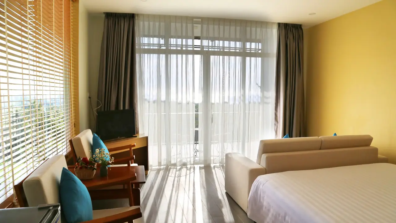 TOM HILL RESORT & SPA