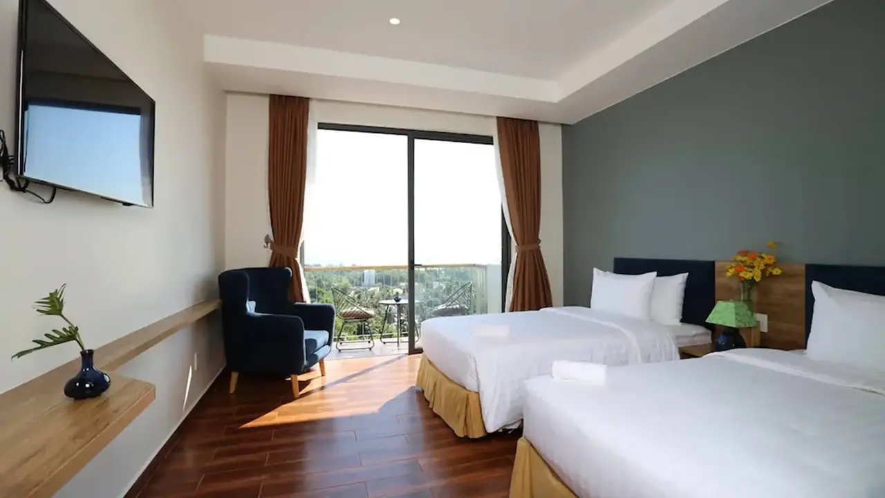 TOM HILL RESORT & SPA