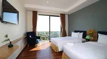 TOM HILL RESORT & SPA