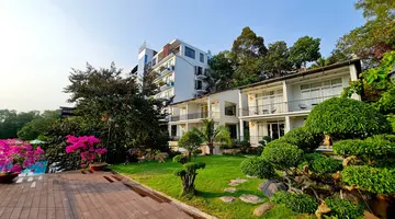 TOM HILL RESORT & SPA