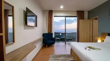 TOM HILL RESORT & SPA