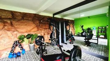 TOM HILL RESORT & SPA