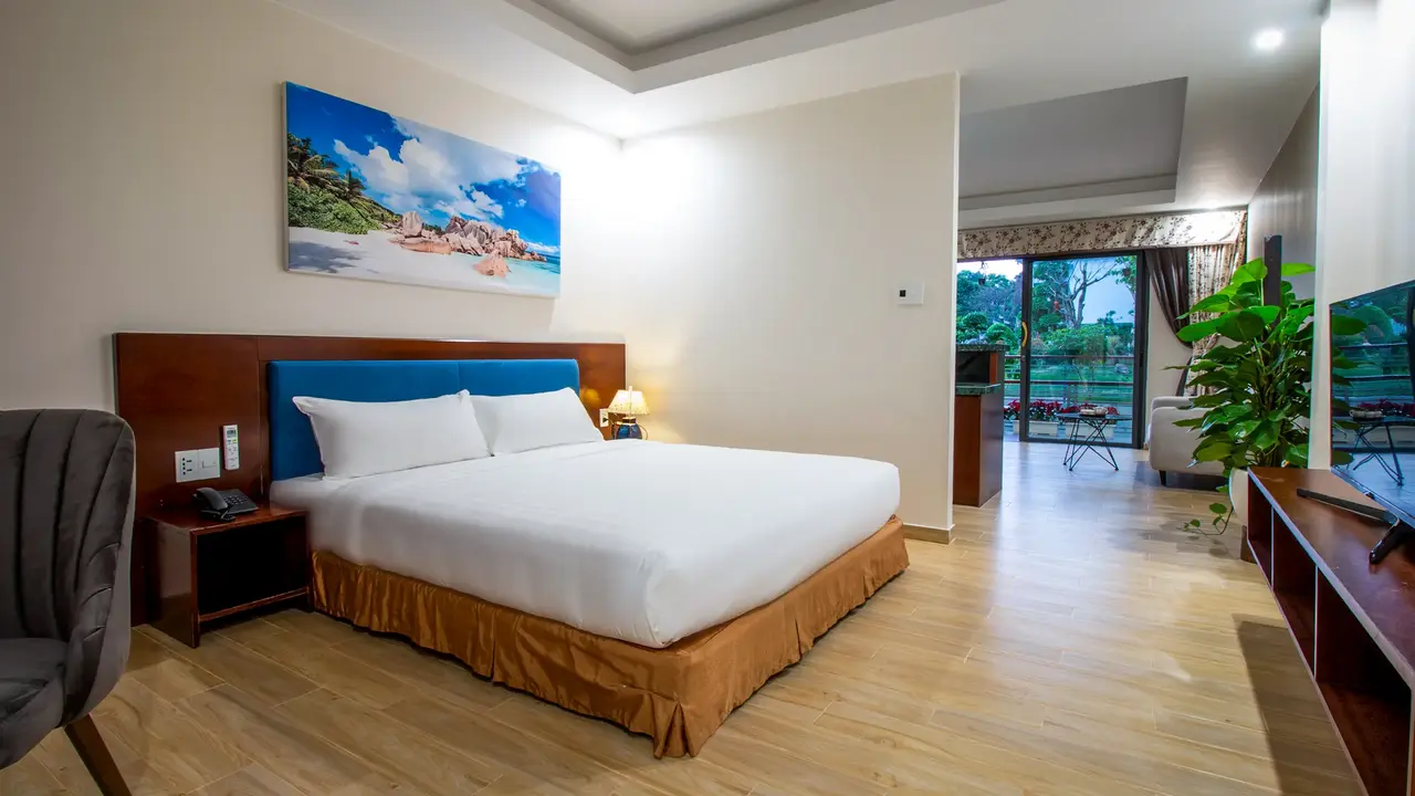 TOM HILL RESORT & SPA