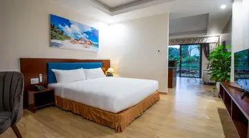 TOM HILL RESORT & SPA