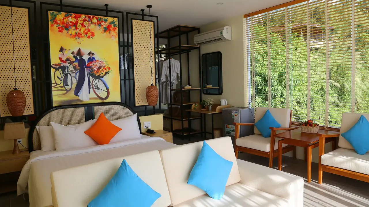 TOM HILL RESORT & SPA