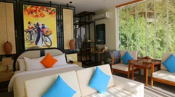 TOM HILL RESORT & SPA