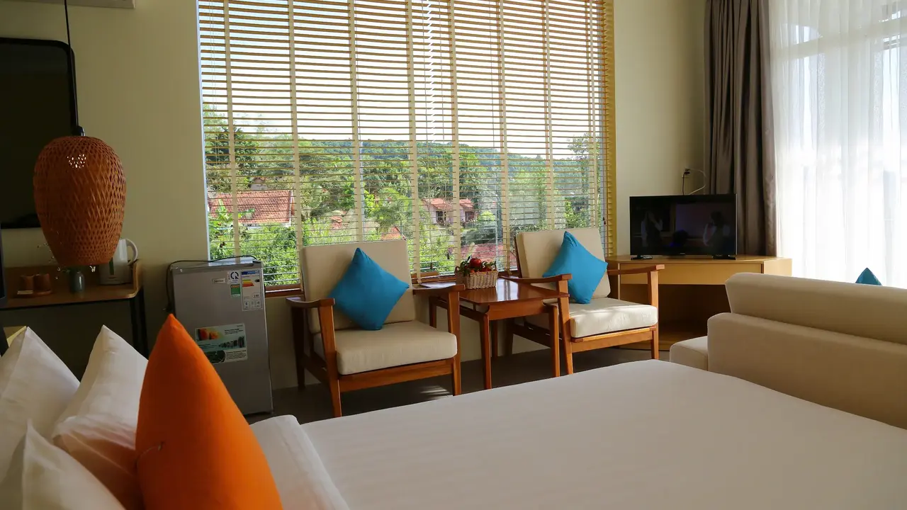 TOM HILL RESORT & SPA