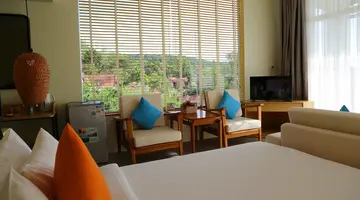 TOM HILL RESORT & SPA