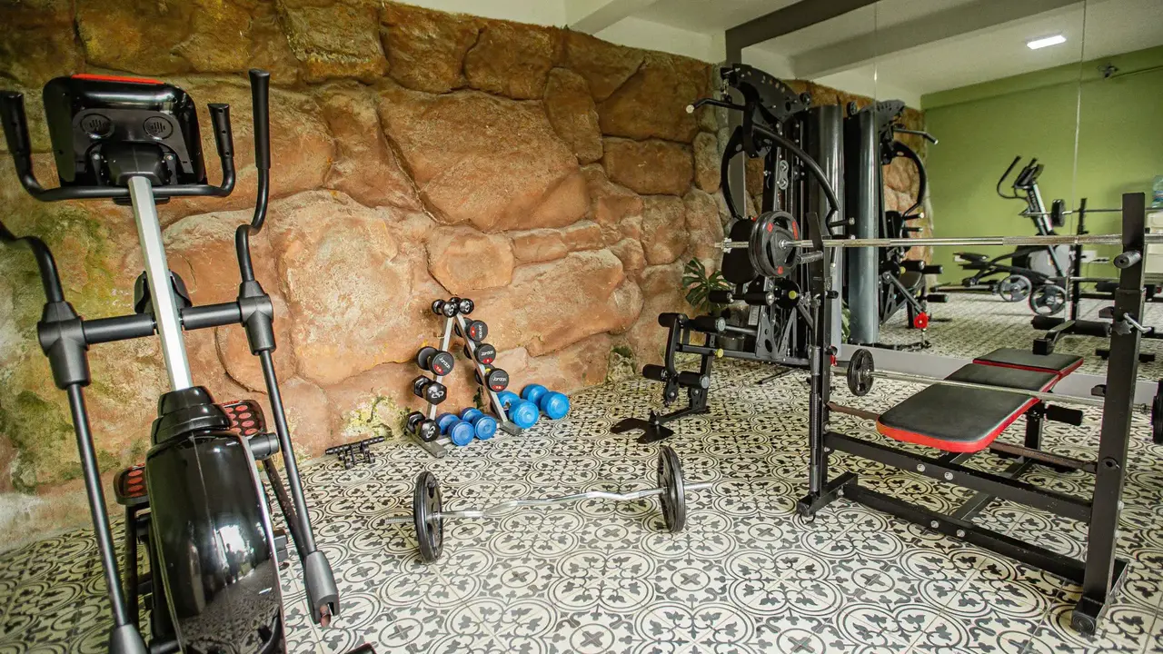 TOM HILL RESORT & SPA