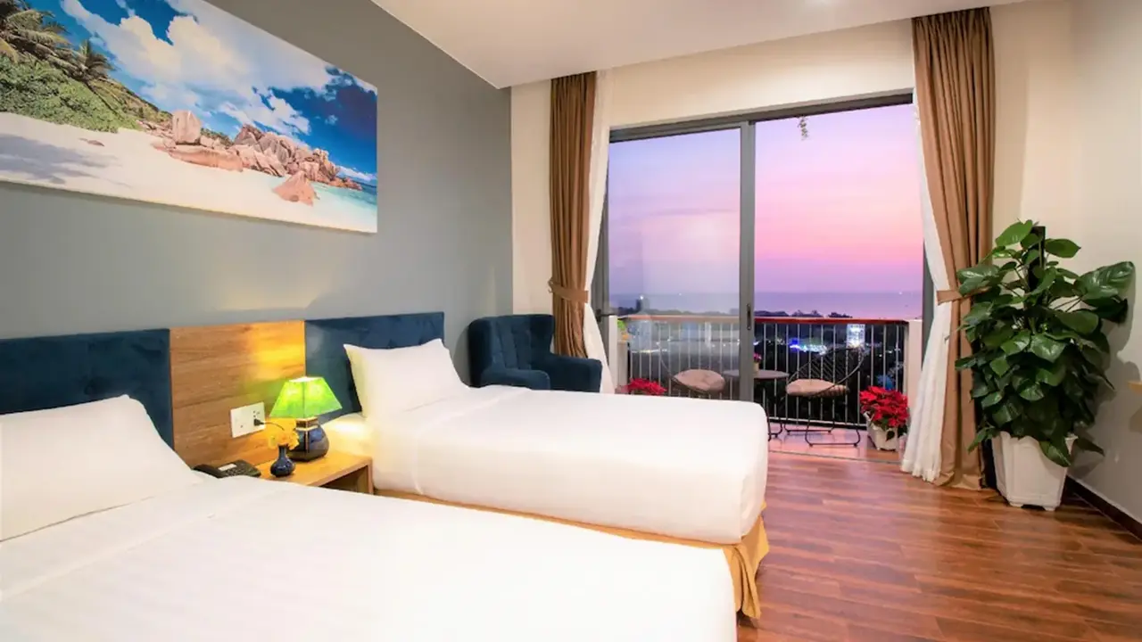 TOM HILL RESORT & SPA
