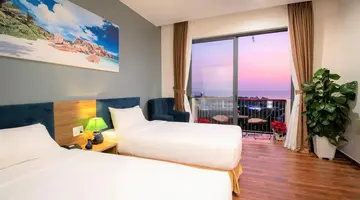 TOM HILL RESORT & SPA