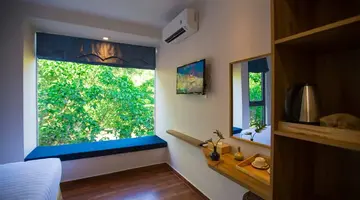 TOM HILL RESORT & SPA