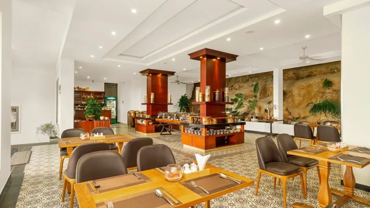 TOM HILL RESORT & SPA