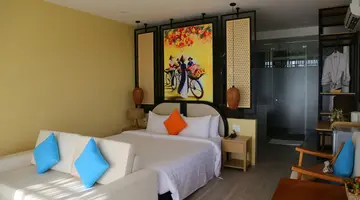 TOM HILL RESORT & SPA