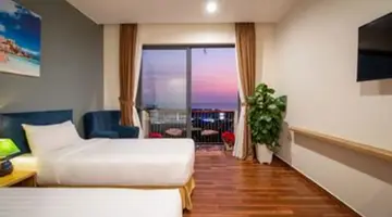 TOM HILL RESORT & SPA