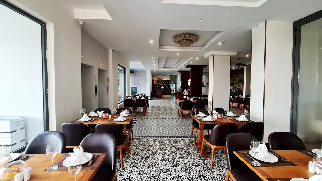 TOM HILL RESORT & SPA